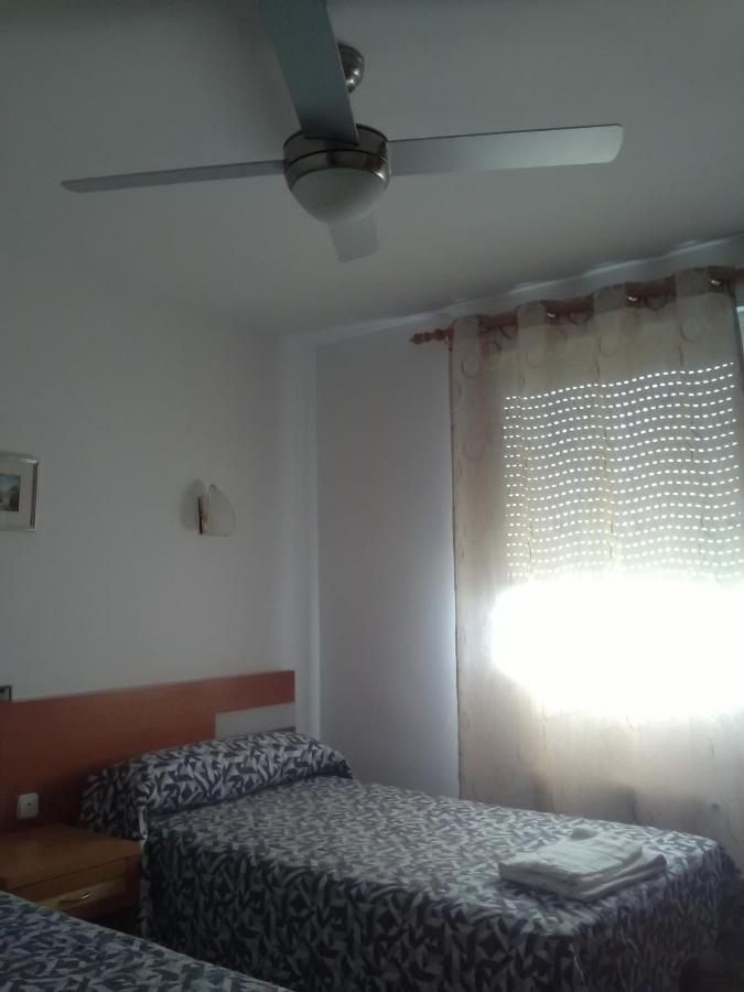Hostal Restaurante El Cazador Nuevalos Bagian luar foto