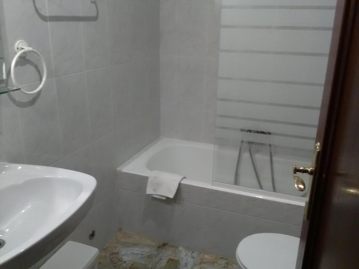 Hostal Restaurante El Cazador Nuevalos Bagian luar foto