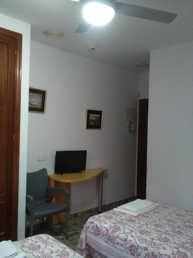 Hostal Restaurante El Cazador Nuevalos Bagian luar foto