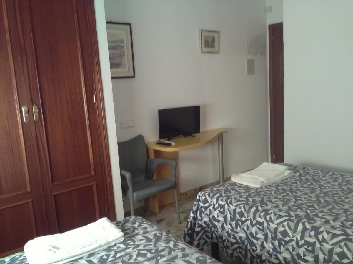 Hostal Restaurante El Cazador Nuevalos Bagian luar foto