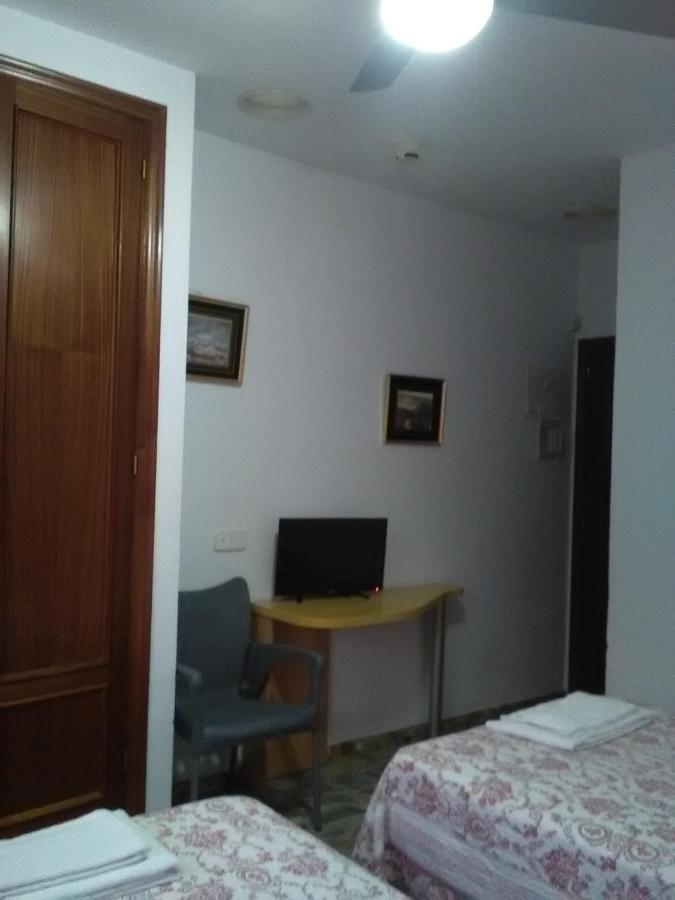 Hostal Restaurante El Cazador Nuevalos Bagian luar foto